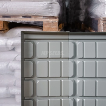 Ebb and flow hydroponic tray - connection between two elements