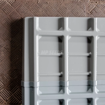 Ebb and flow hydroponic tray - connection between two elements - bottom view