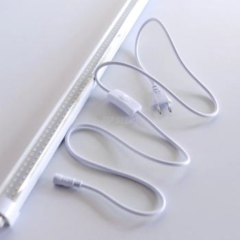 full-spectrum-grow-lamp-with-cable.webp