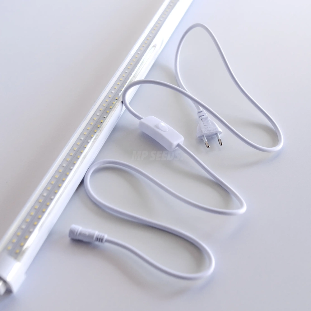 full-spectrum-grow-lamp-with-cable.webp